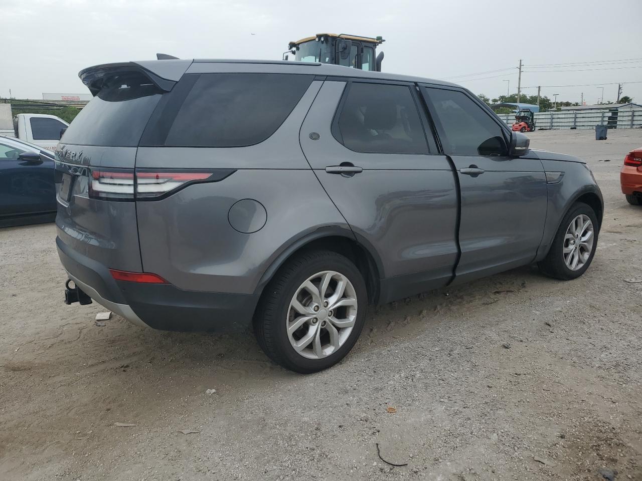 SALRGBBV7HA046608 2017 Land Rover Discovery Se