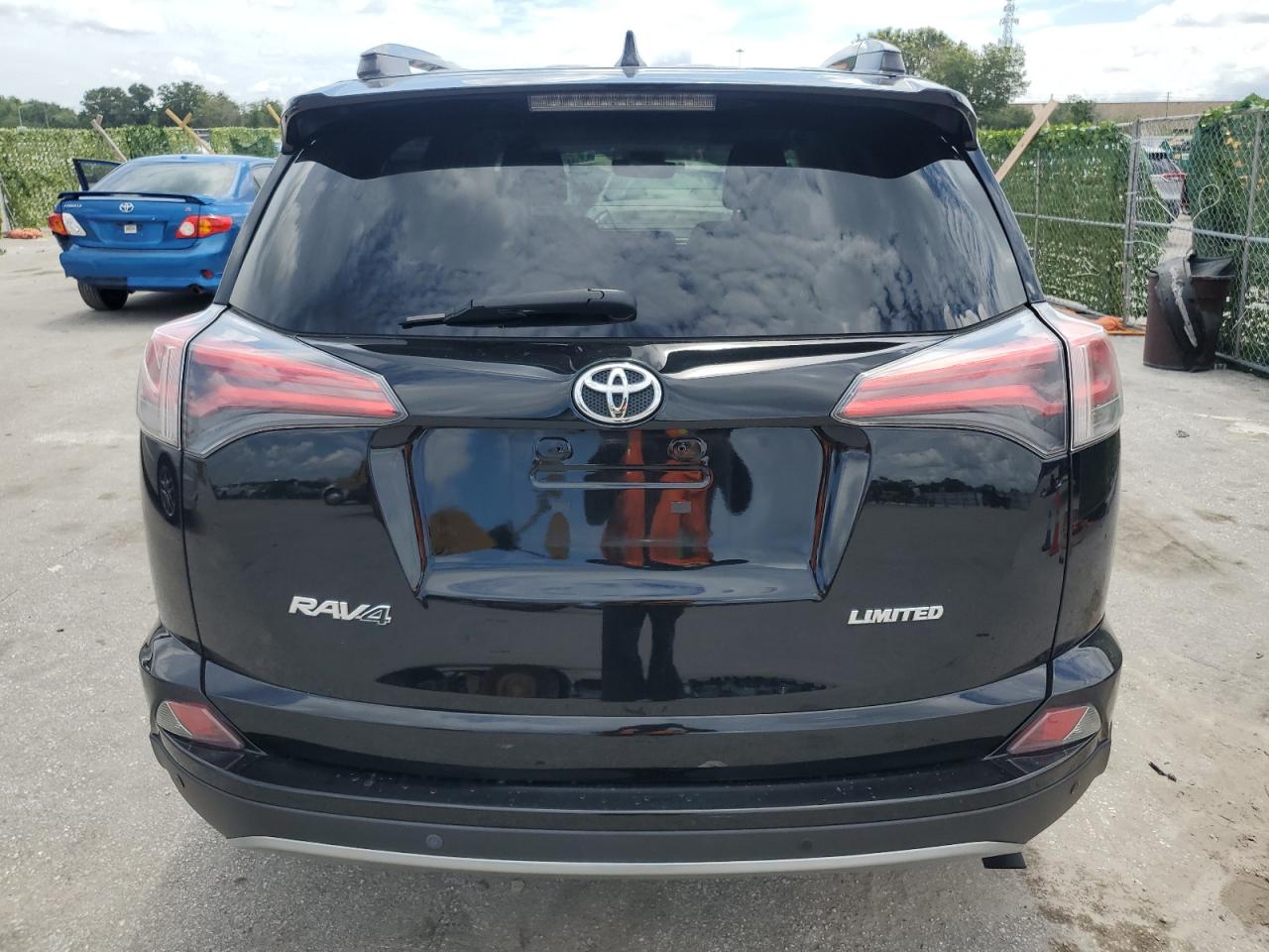 2T3YFREV6HW357331 2017 Toyota Rav4 Limited