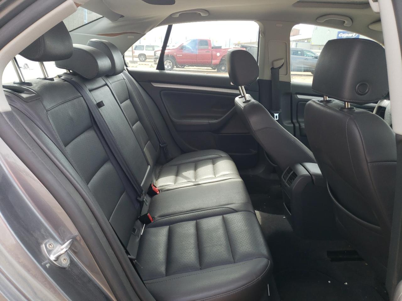 3VWSF71KX6M800453 2006 Volkswagen Jetta 2.5 Option Package 1