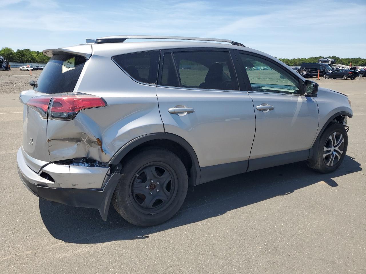 2017 Toyota Rav4 Le vin: 2T3BFREV5HW585536