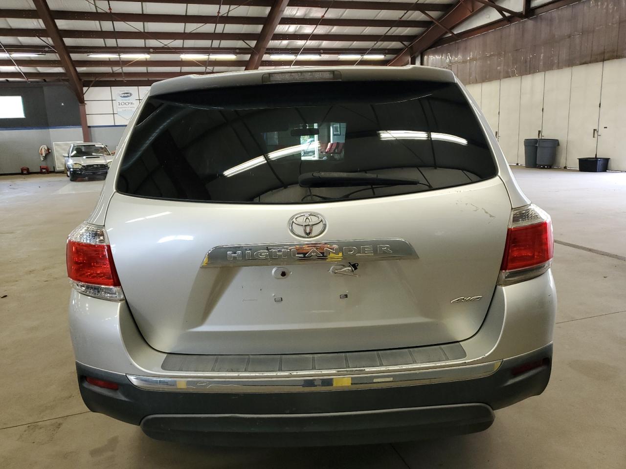 5TDBK3EH8BS077587 2011 Toyota Highlander Base