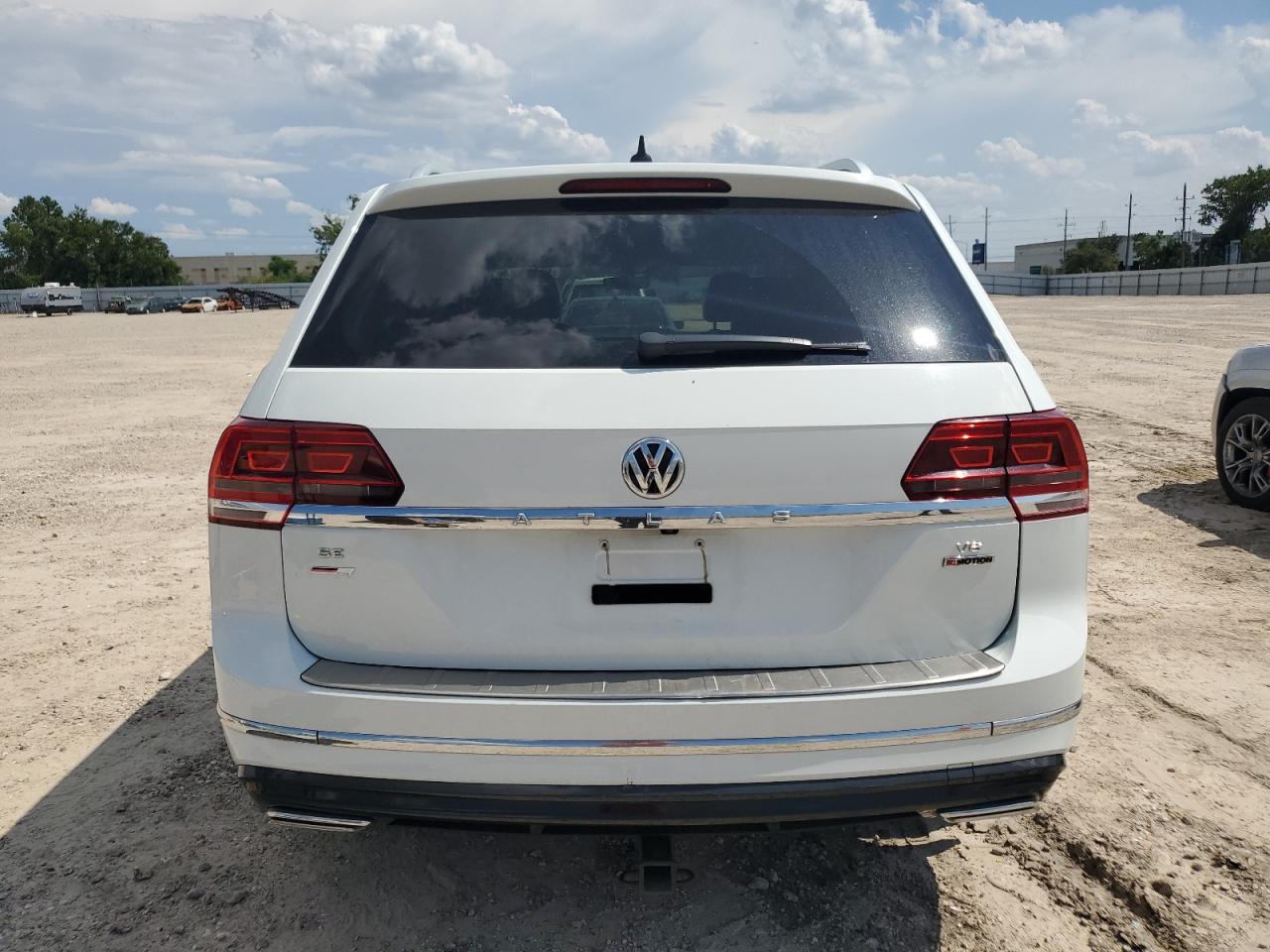 1V2PR2CA6JC536194 2018 Volkswagen Atlas Se