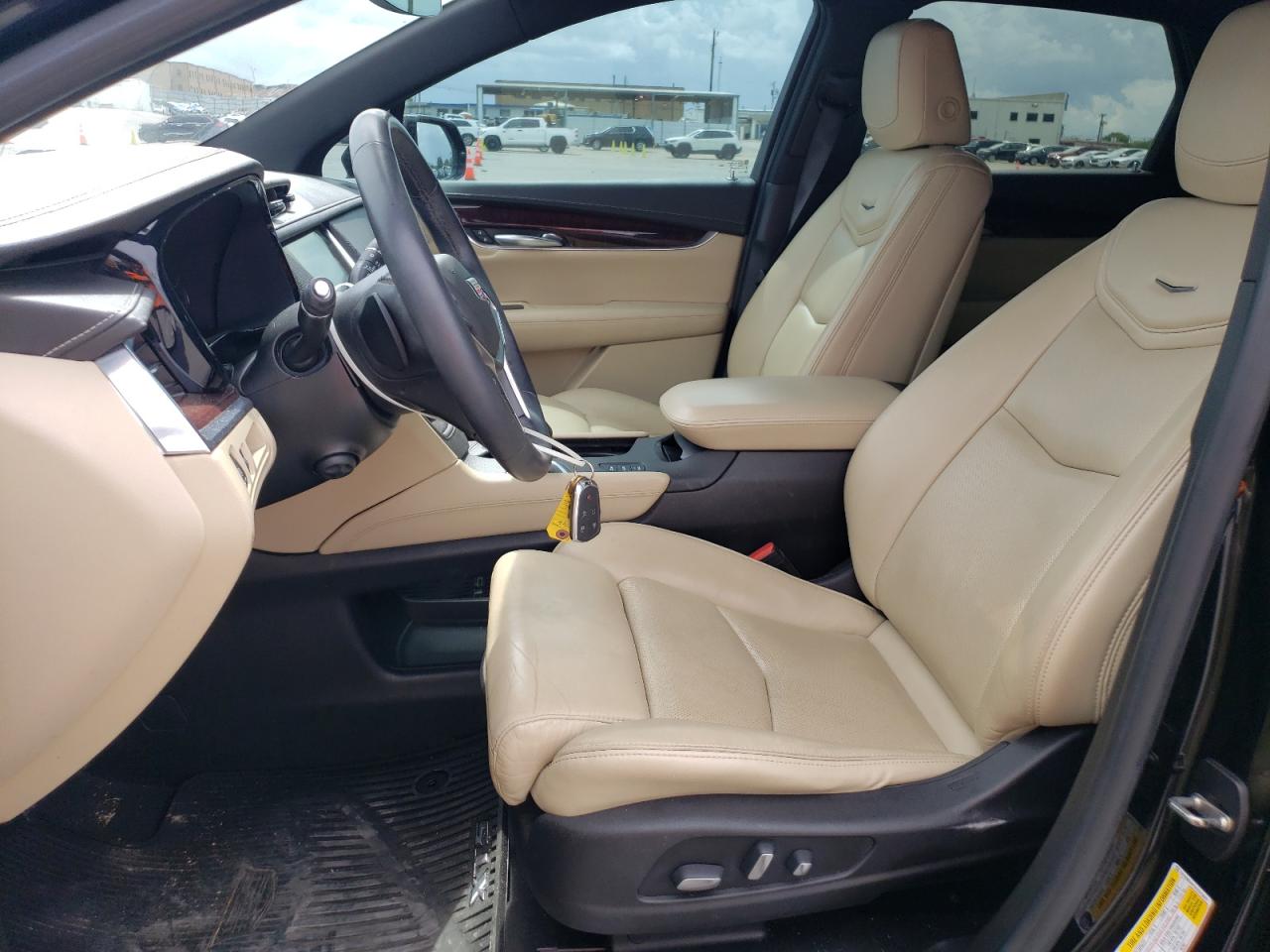 1GYKNDRS7HZ313621 2017 Cadillac Xt5 Luxury