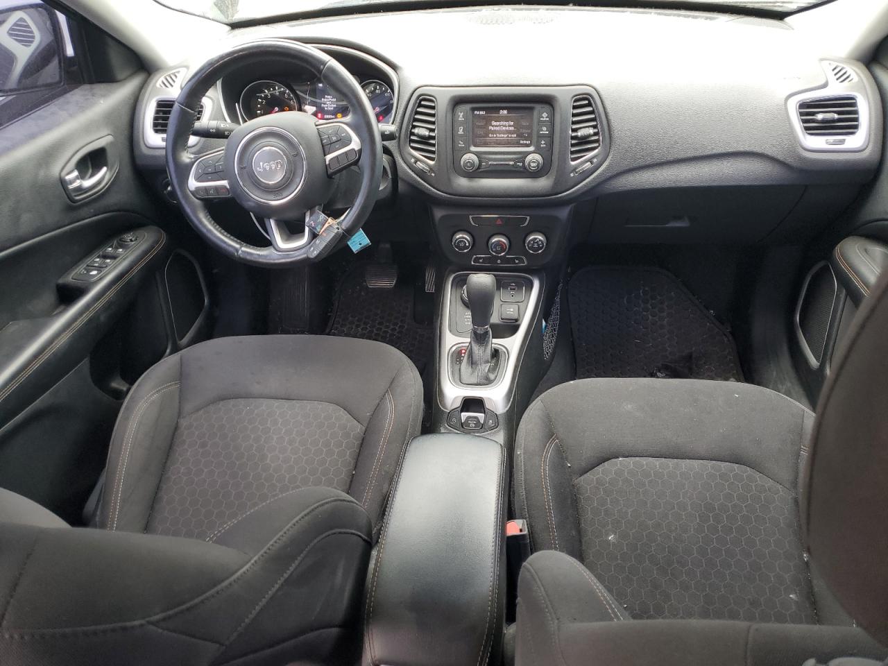 3C4NJDAB8JT135225 2018 Jeep Compass Sport