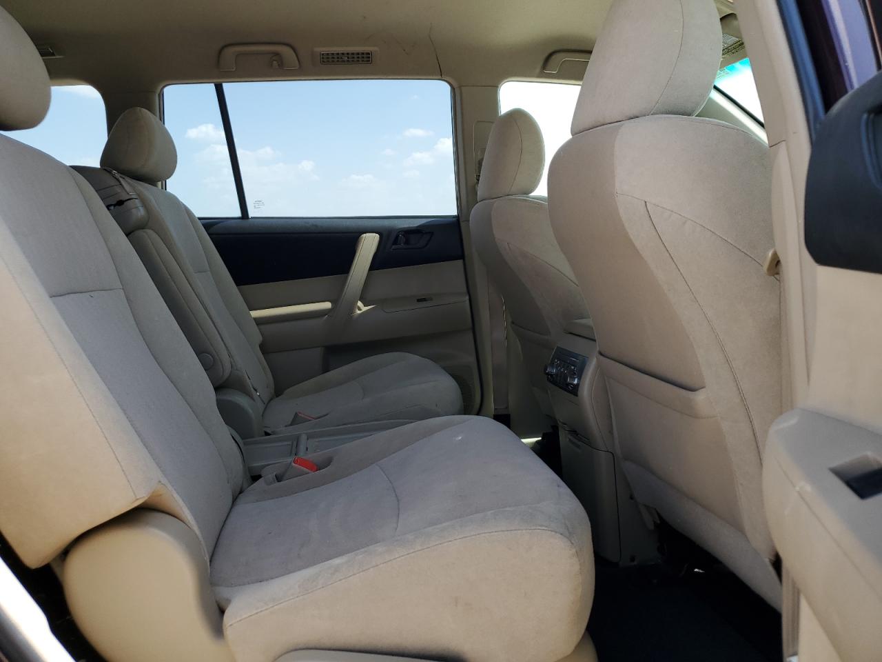 5TDZA3EH2BS015152 2011 Toyota Highlander Base