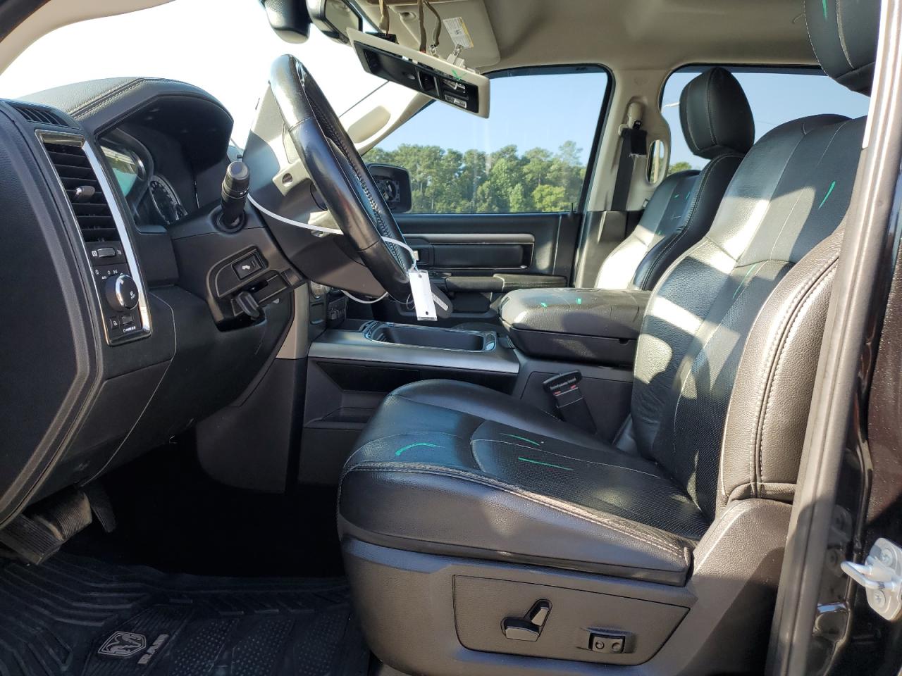 1C6RR6MT3FS692635 2015 Ram 1500 Sport