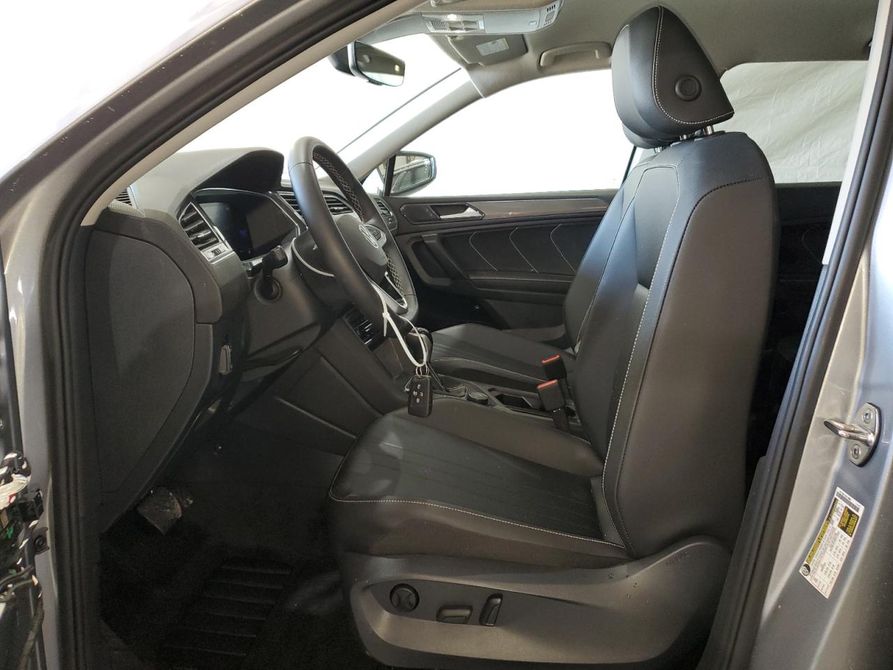 3VV2B7AX8NM158759 2022 Volkswagen Tiguan Se