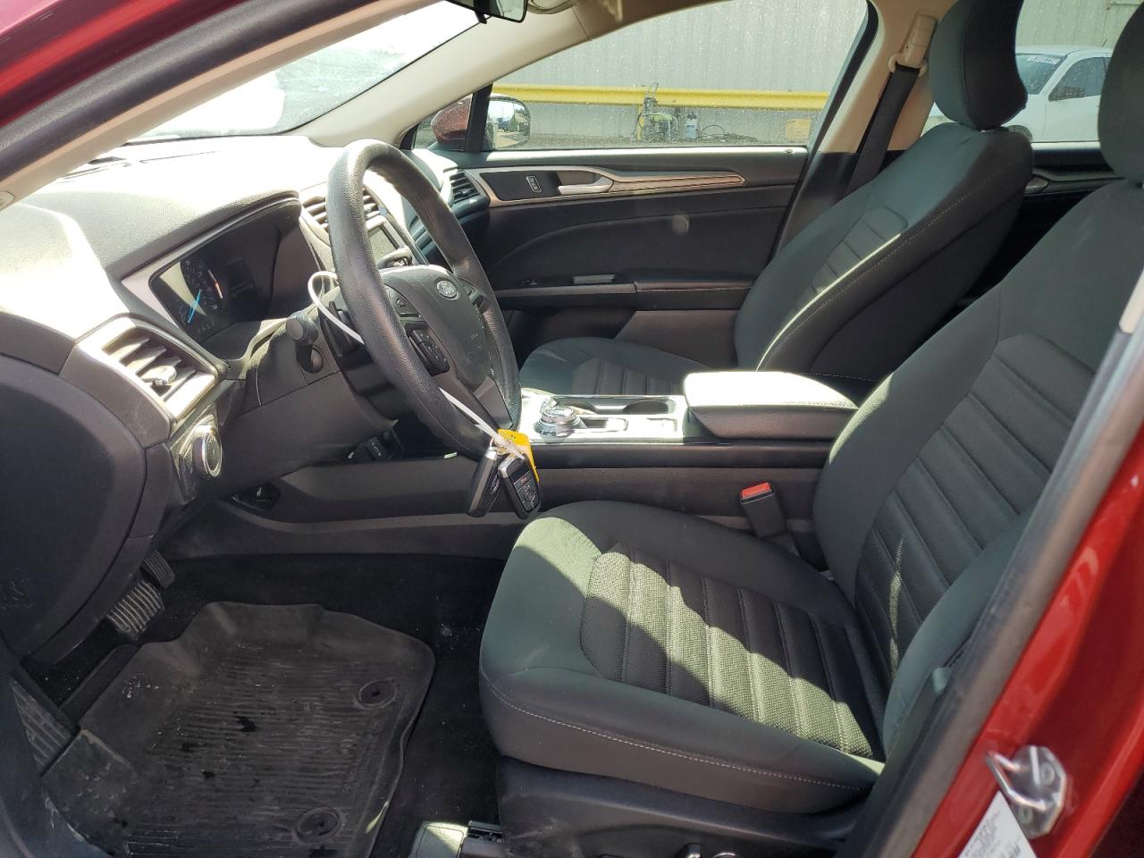 3FA6P0HD0JR211834 2018 Ford Fusion Se