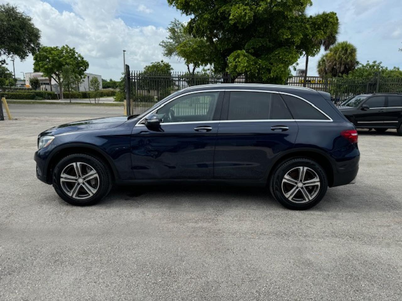 2017 Mercedes-Benz Glc 300 4Matic vin: WDC0G4KB3HF154853