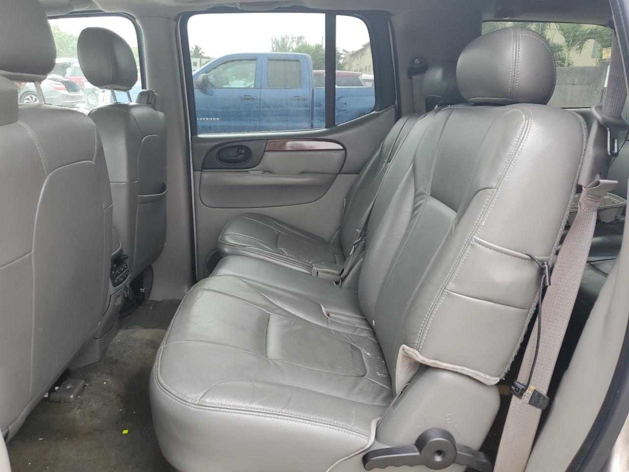 4NUET16S846702439 2004 Isuzu Ascender S