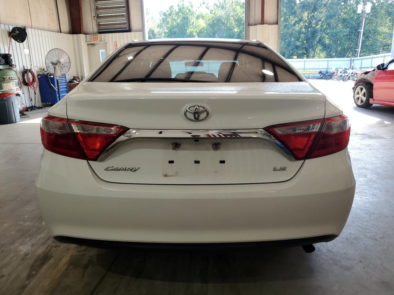 2015 Toyota Camry Le vin: 4T4BF1FK1FR503643