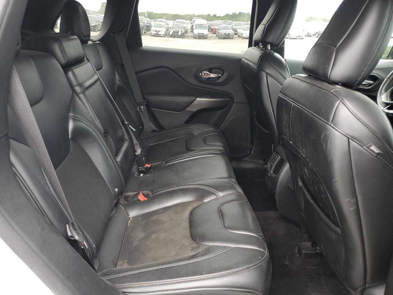 1C4PJMLB9KD168196 2019 Jeep Cherokee Latitude Plus