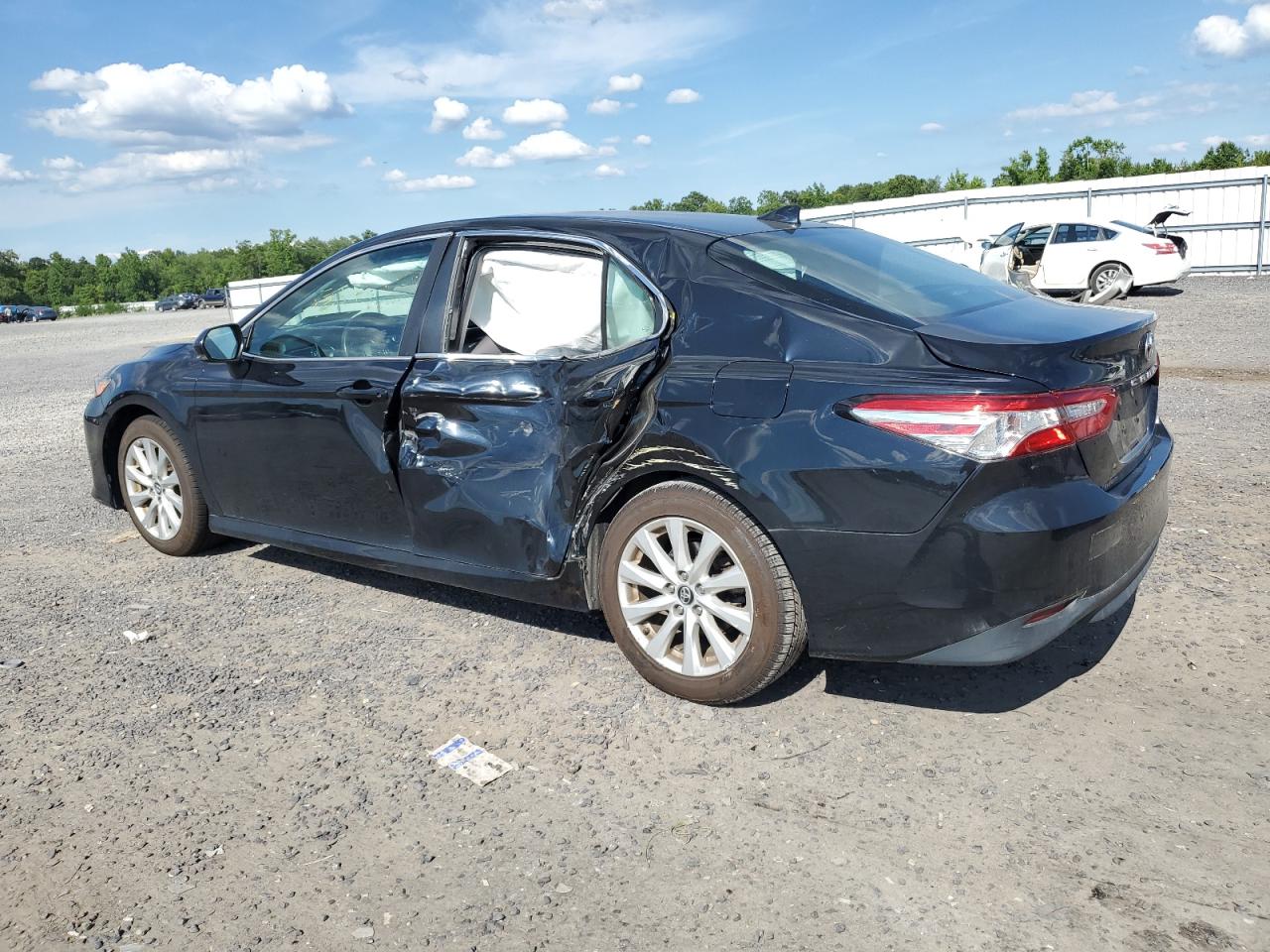 2019 Toyota Camry L vin: 4T1B11HK6KU262744