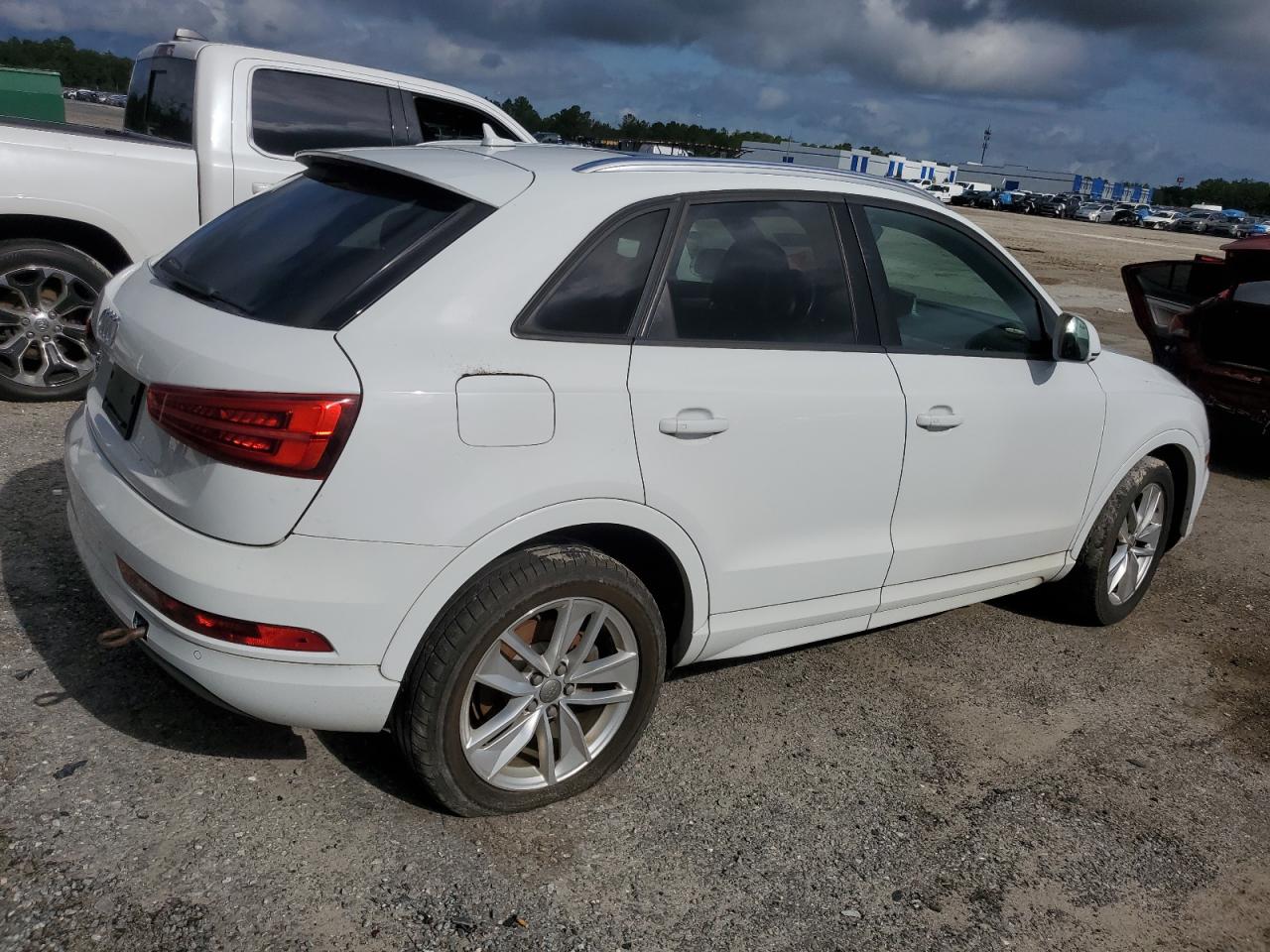 2017 Audi Q3 Premium vin: WA1BCCFSXHR016704