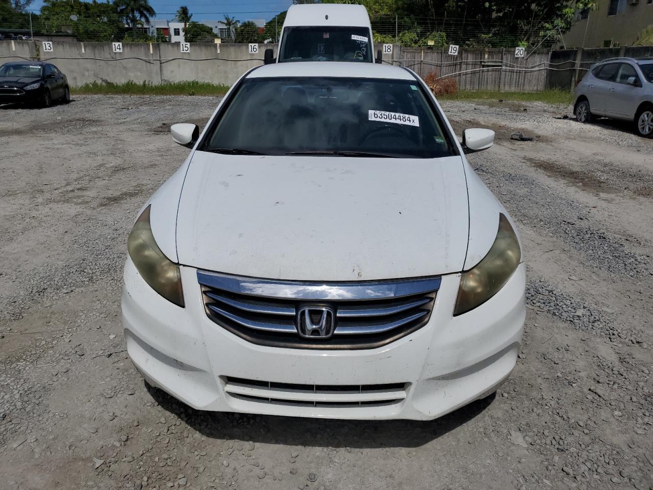 1HGCP2F60BA105068 2011 Honda Accord Se