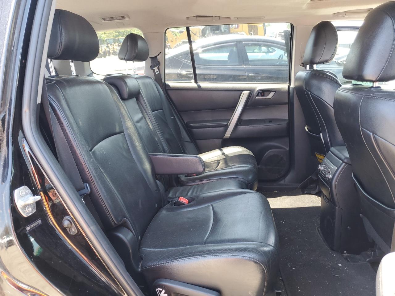 5TDBK3EH6BS072629 2011 Toyota Highlander Base