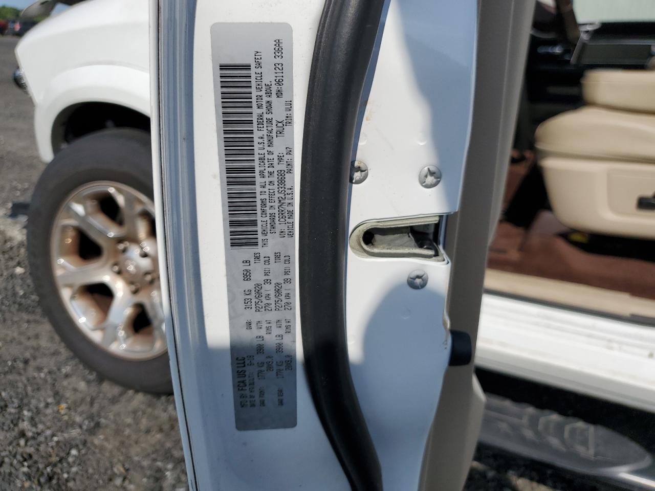 1C6RR7NM2JS338689 2018 Ram 1500 Laramie