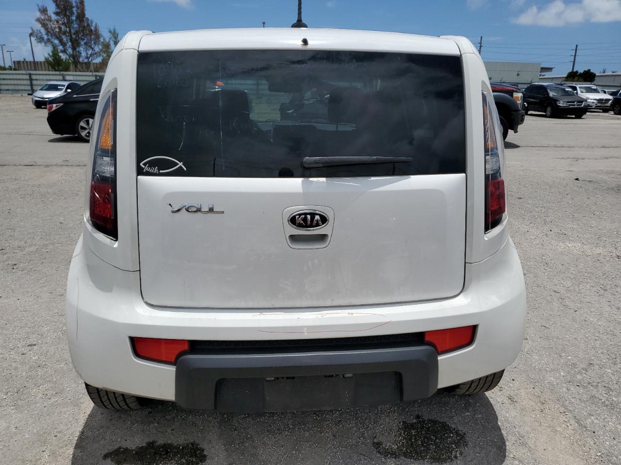 KNDJT2A29B7723332 2011 Kia Soul +