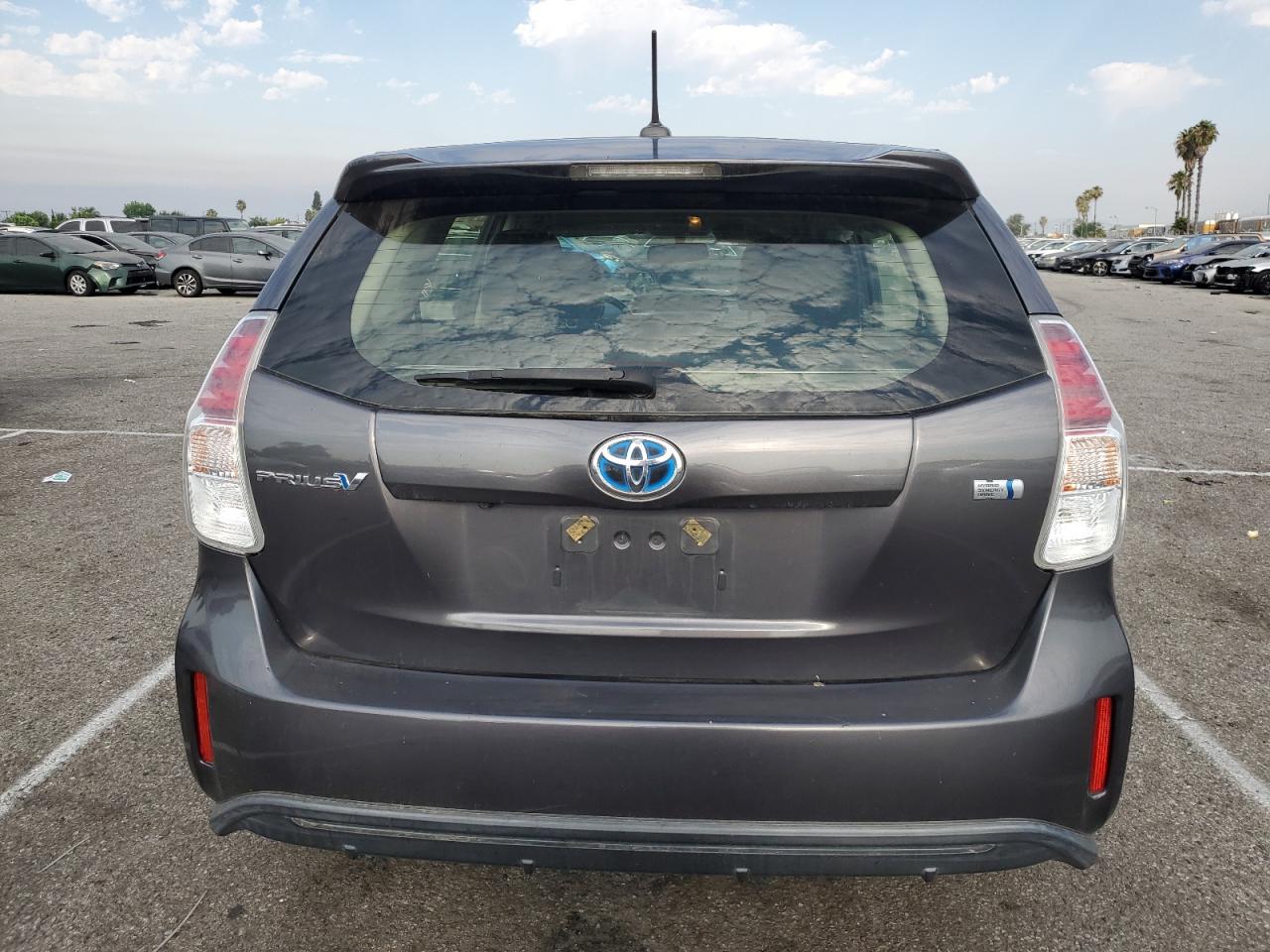 JTDZN3EU8HJ057476 2017 Toyota Prius V