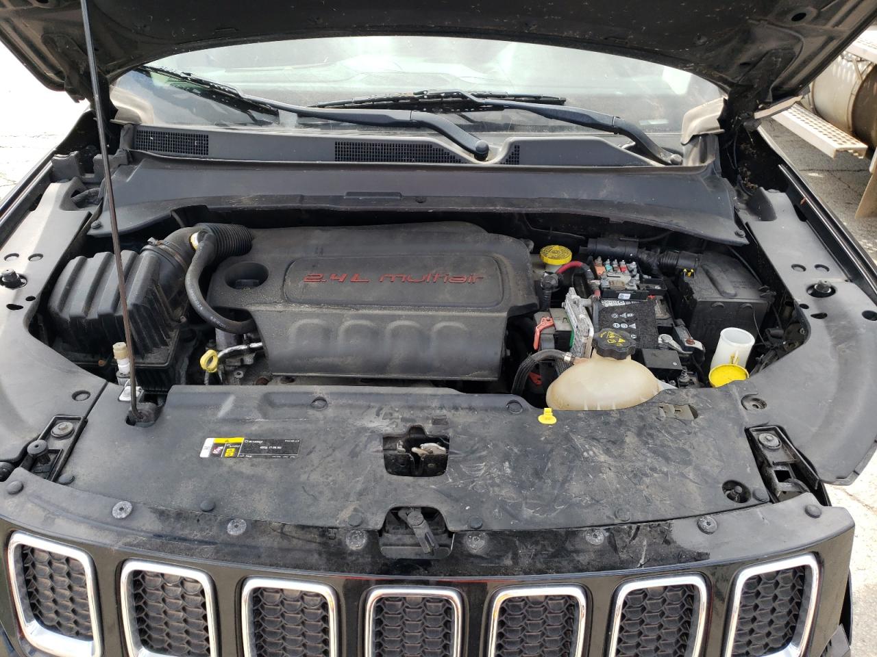 3C4NJDBB8JT254570 2018 Jeep Compass Latitude