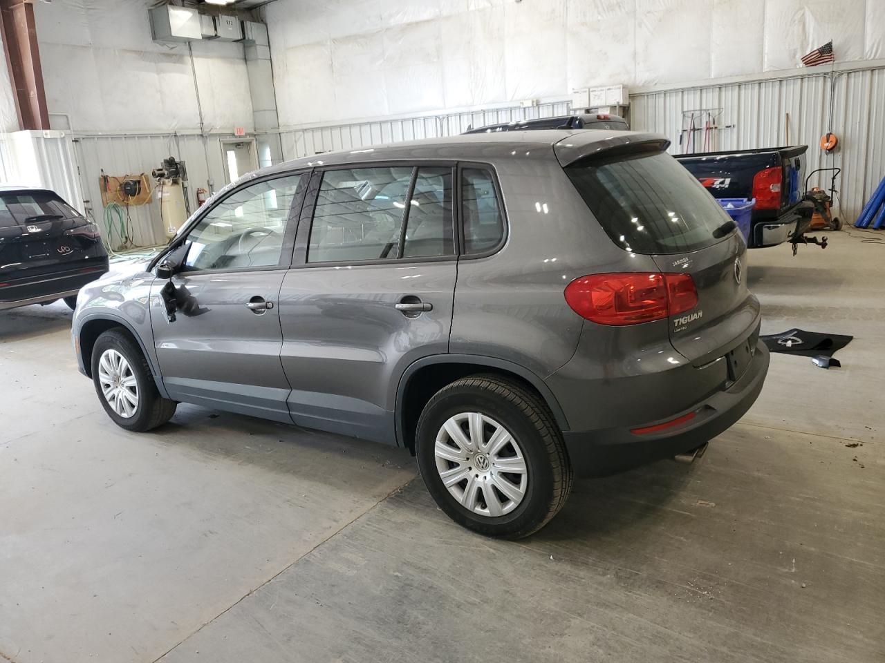 2017 Volkswagen Tiguan S vin: WVGAV7AX4HK054486