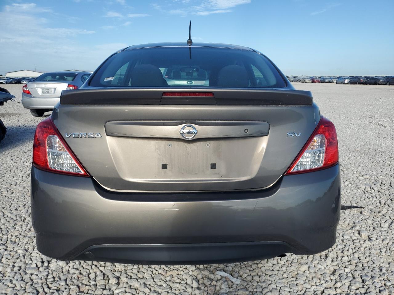 3N1CN7AP7HK441022 2017 Nissan Versa S