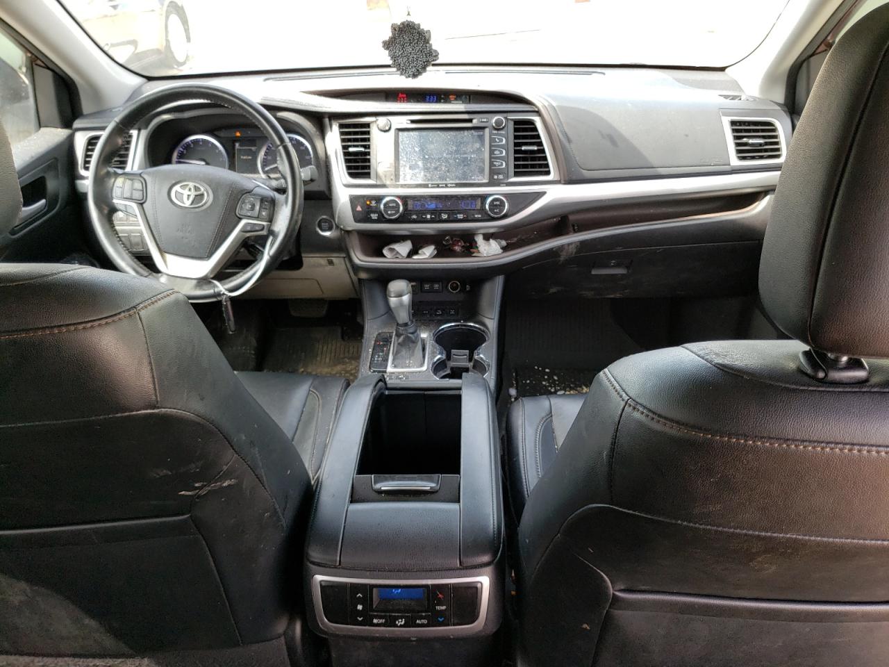 5TDJZRFH0JS884113 2018 Toyota Highlander Se