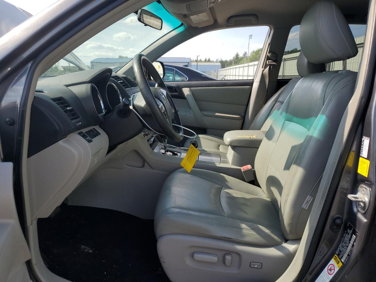 5TDZK3EH5BS037076 2011 Toyota Highlander Base