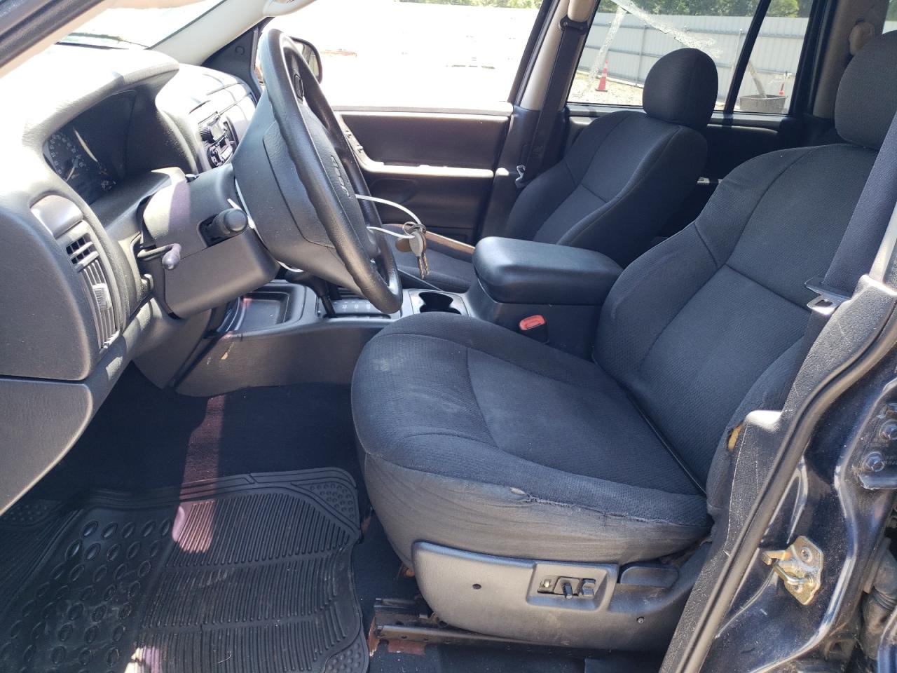 1J4GW48N02C225356 2002 Jeep Grand Cherokee Laredo