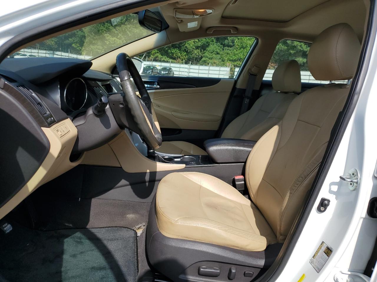 5NPEC4AC0BH165596 2011 Hyundai Sonata Se