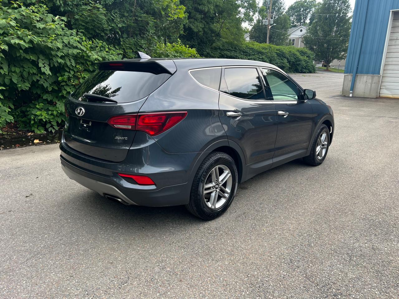 2017 Hyundai Santa Fe Sport vin: 5XYZT3LB7HG488057