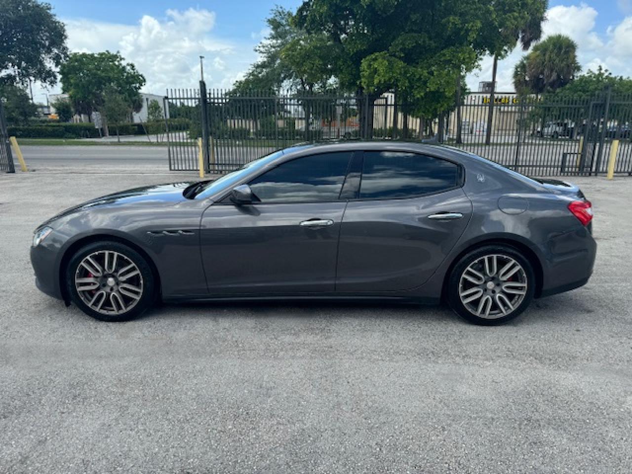 2017 Maserati Ghibli S vin: ZAM57RSA2H1221533