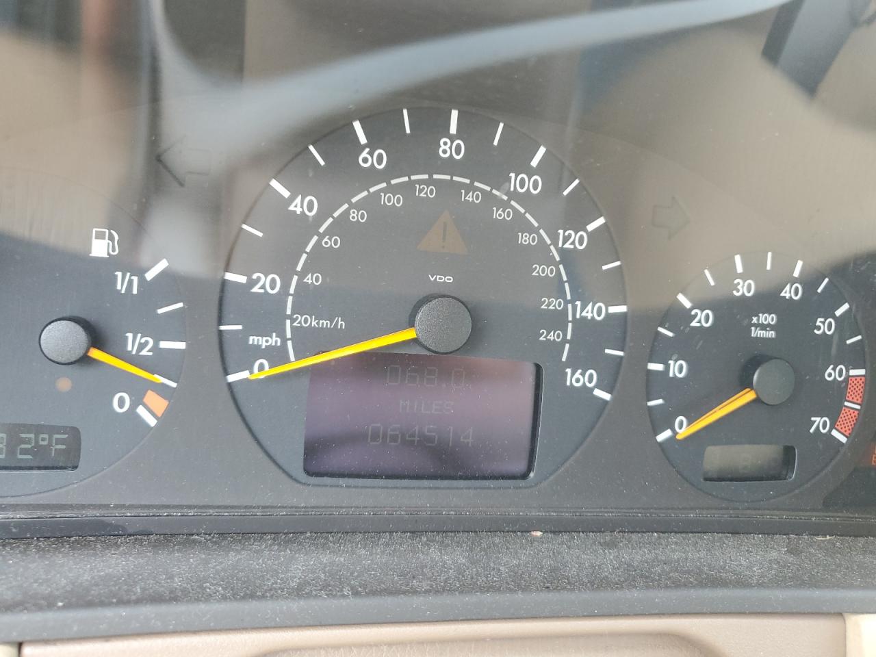 WDBJF82J4YX035617 2000 Mercedes-Benz E 320 4Matic