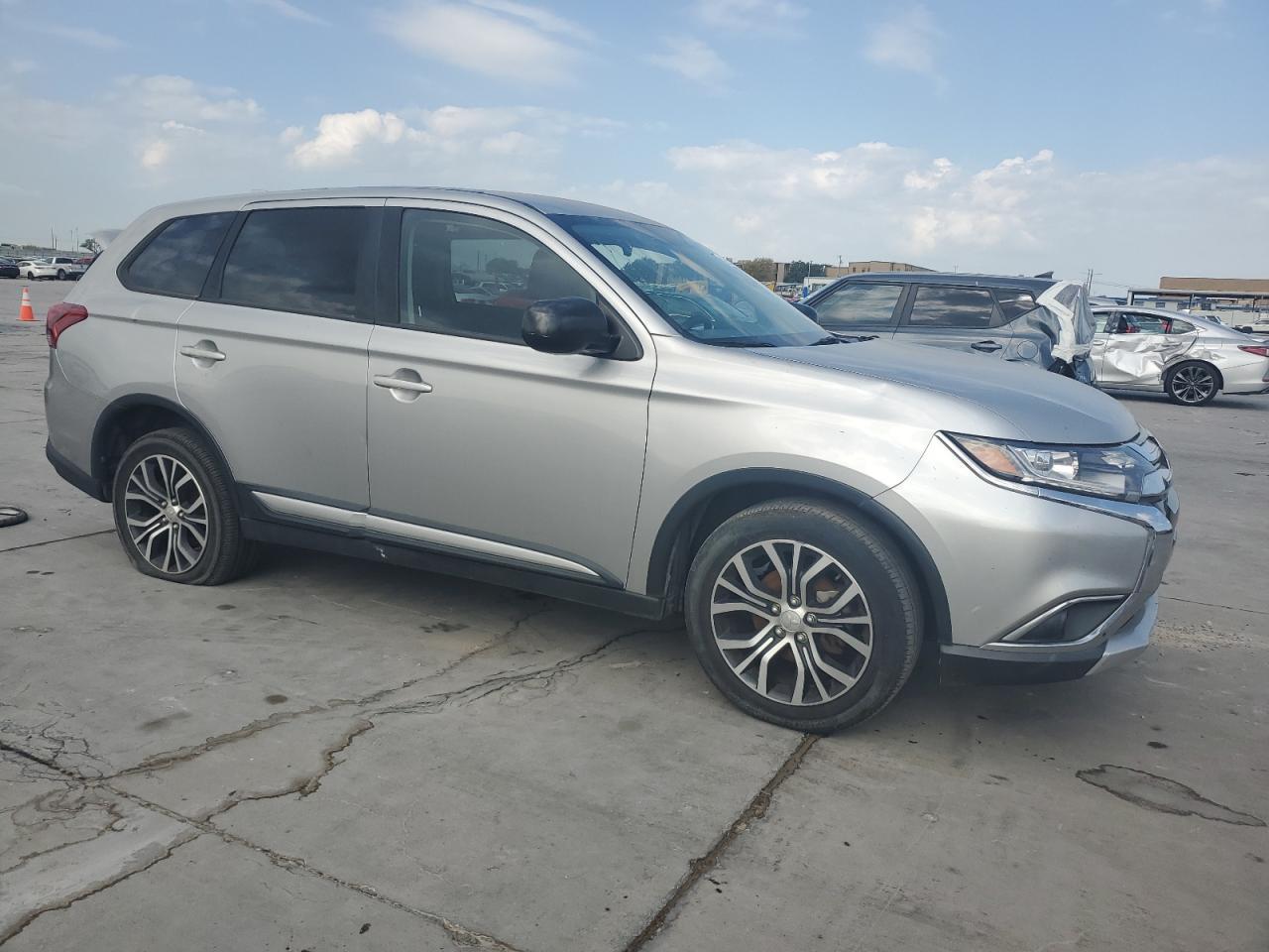 2018 Mitsubishi Outlander Es vin: JA4AD2A36JJ002323