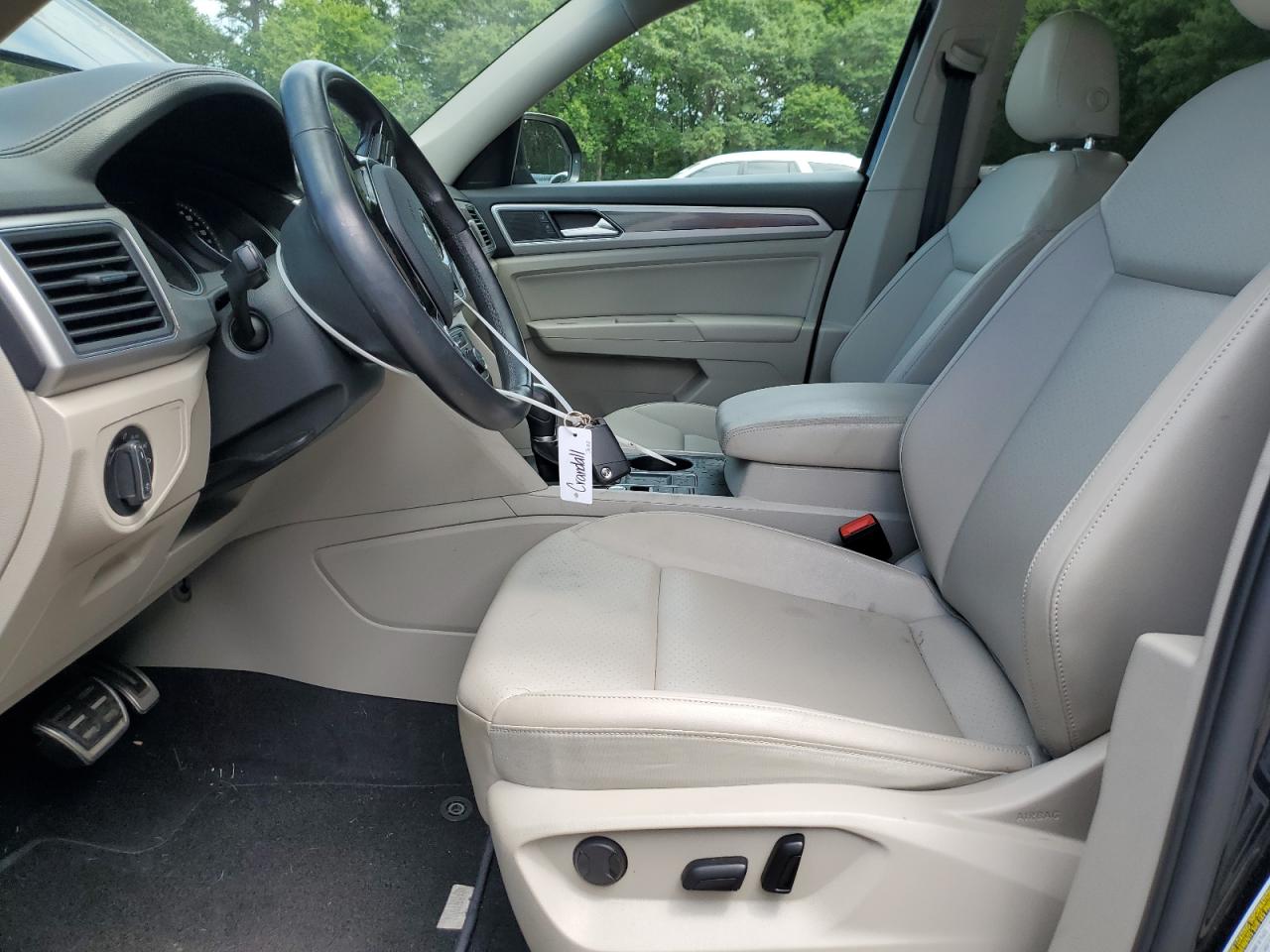 1V2FR2CA2JC529223 2018 Volkswagen Atlas Se