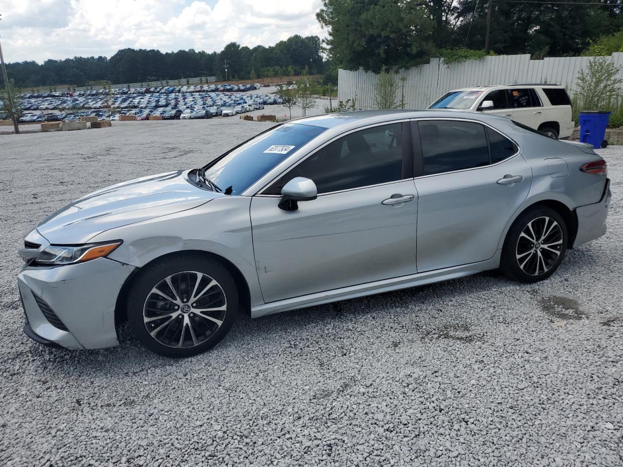 2018 Toyota Camry L vin: 4T1B11HK3JU047577