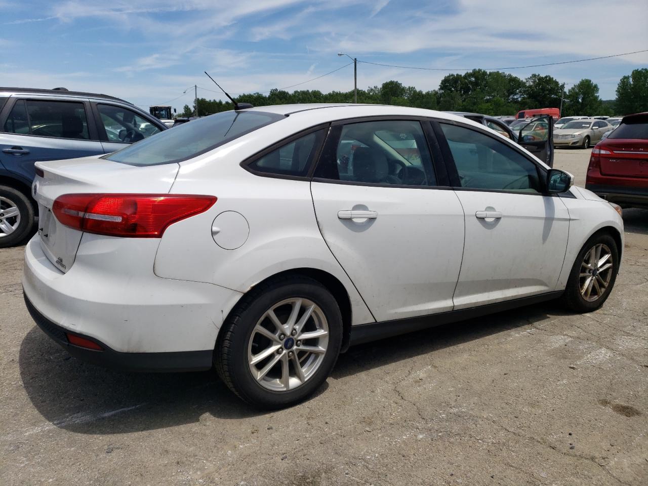 2016 Ford Focus Se vin: 1FADP3F24GL214012