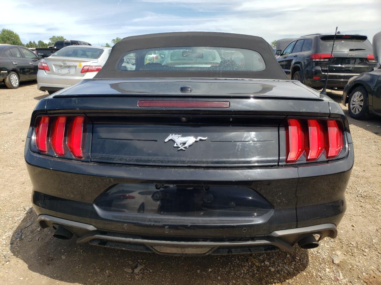 1FATP8UH2J5135949 2018 Ford Mustang