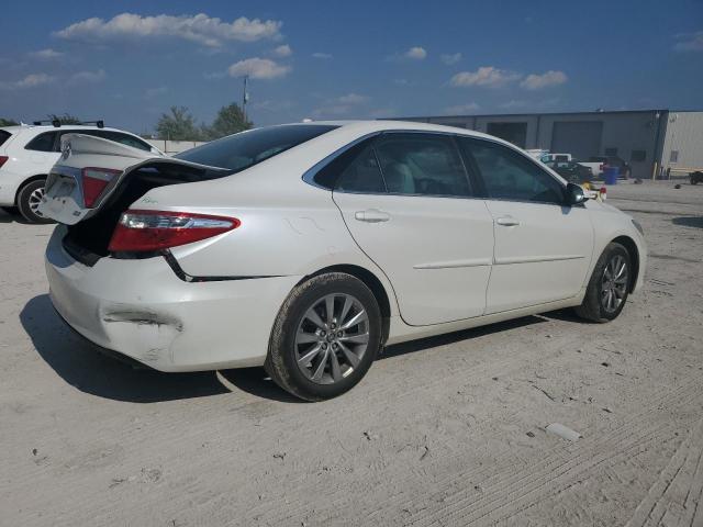 VIN 4T1BF1FK0FU977934 2015 Toyota Camry, LE no.3