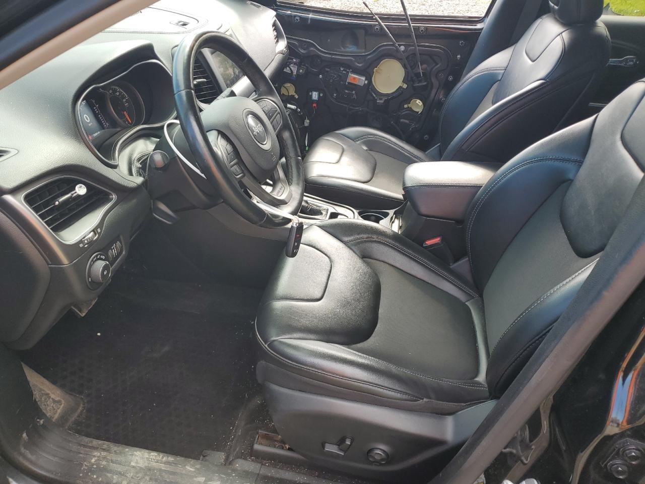 1C4PJMLB0KD230066 2019 Jeep Cherokee Latitude Plus