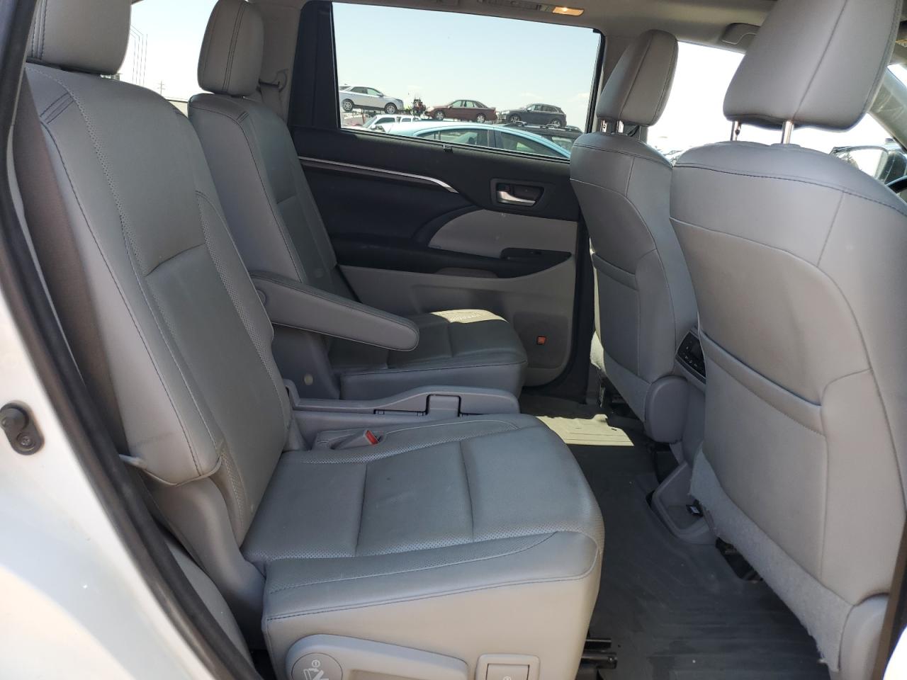 5TDDKRFH9GS326884 2016 Toyota Highlander Limited