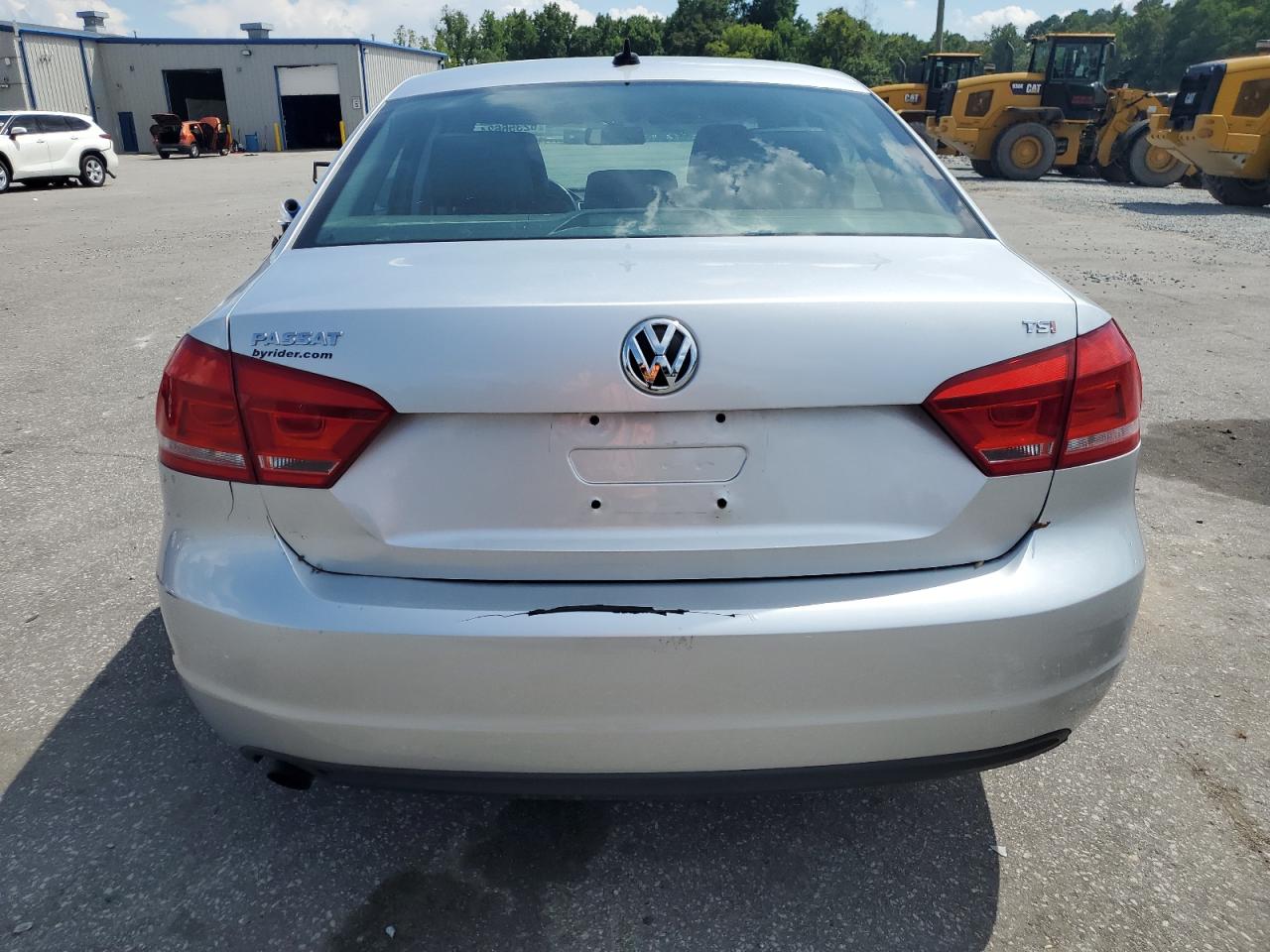 2015 Volkswagen Passat S vin: 1VWAT7A39FC005585