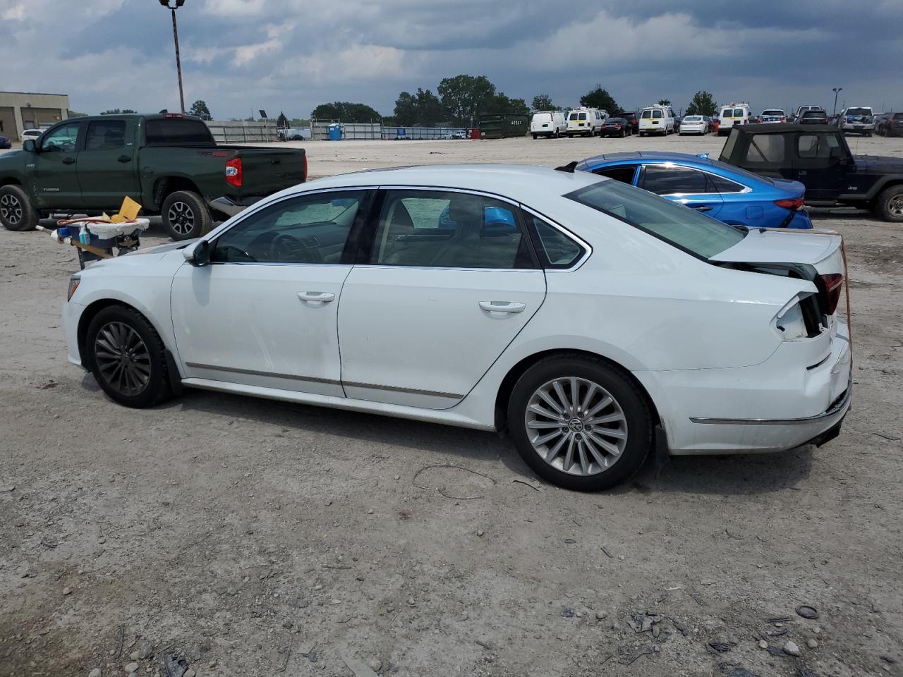 Lot #2991022185 2017 VOLKSWAGEN PASSAT SE