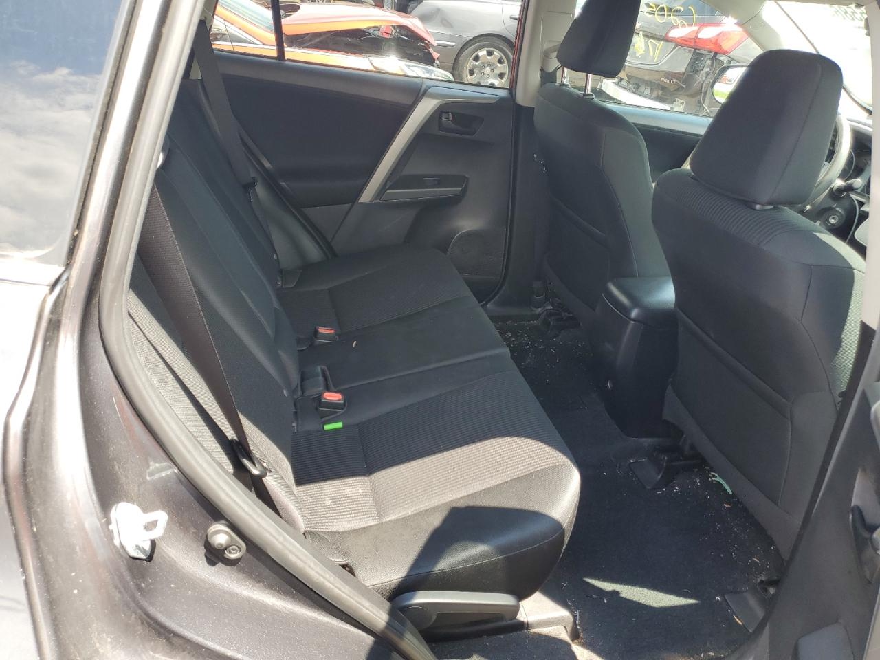 2T3BFREV8HW656177 2017 Toyota Rav4 Le