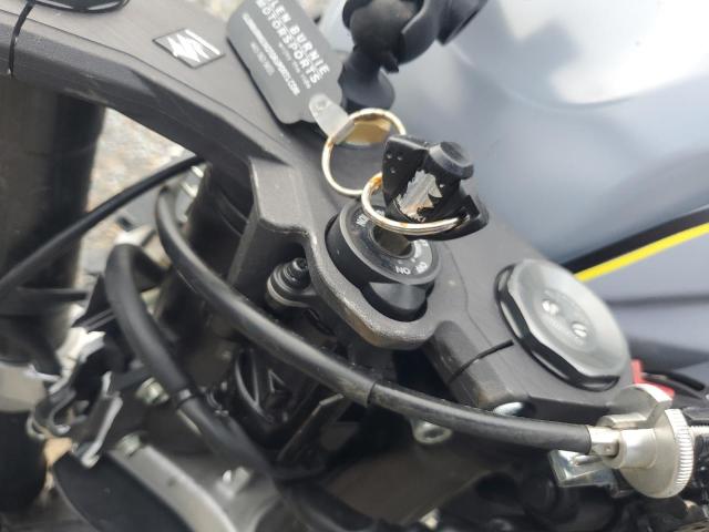 2022 SUZUKI GSX-R600 - JS1GN7FA4N7100295