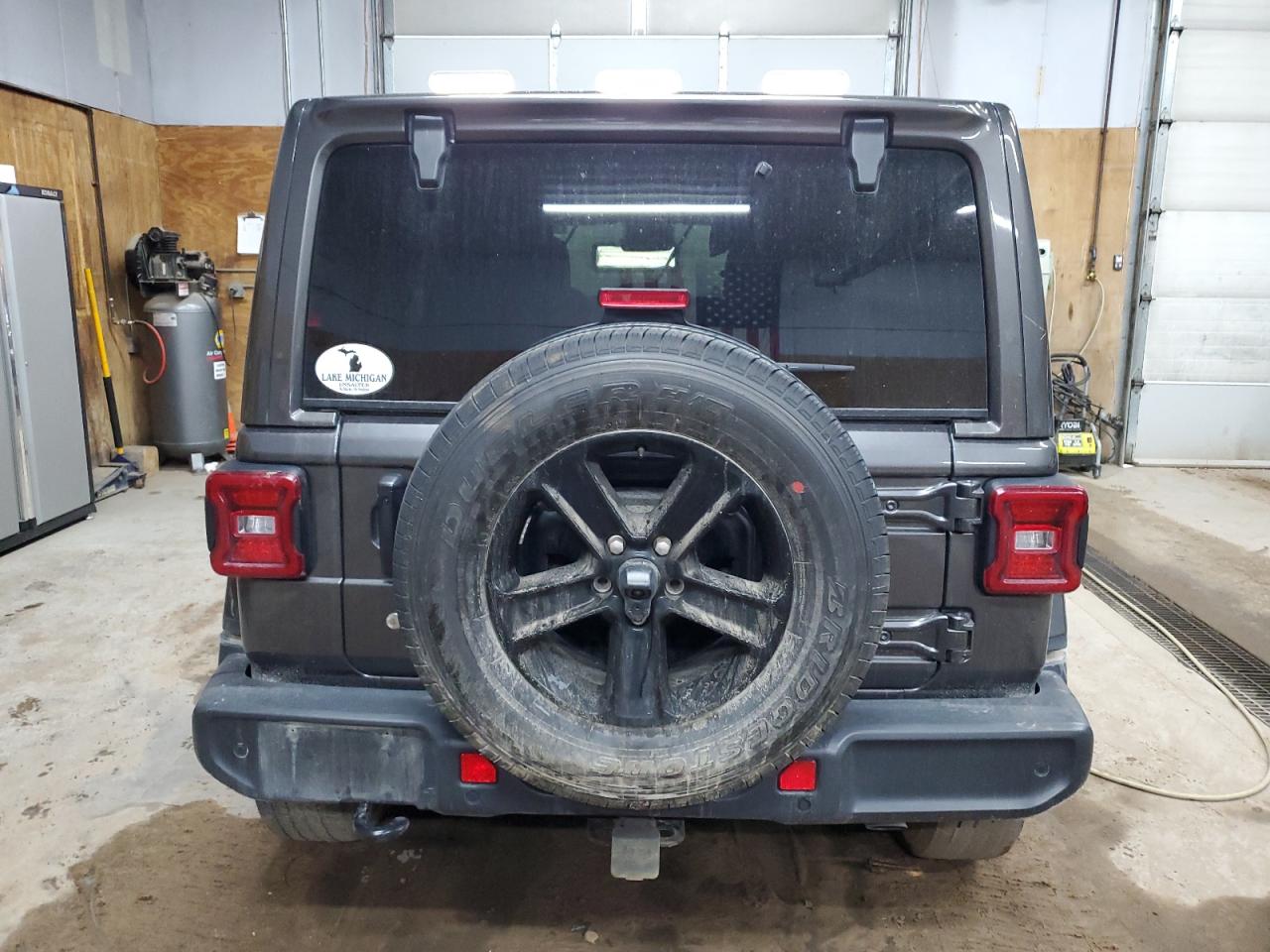1C4HJXEGXKW641946 2019 Jeep Wrangler Unlimited Sahara