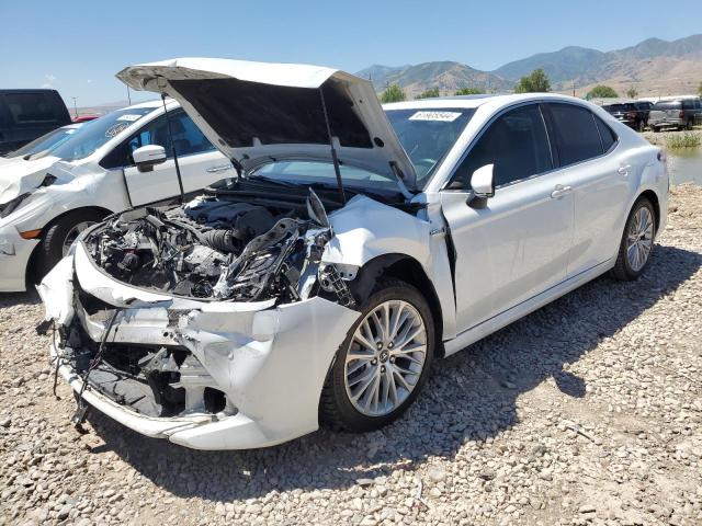 VIN 4T1B21HK9JU008375 2018 Toyota Camry, Hybrid no.1