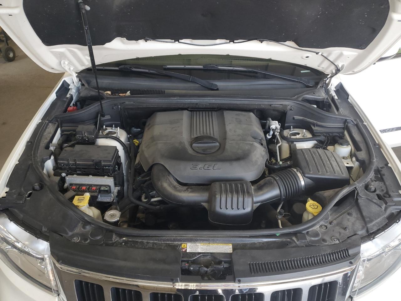 1J4RR4GG1BC701293 2011 Jeep Grand Cherokee Laredo