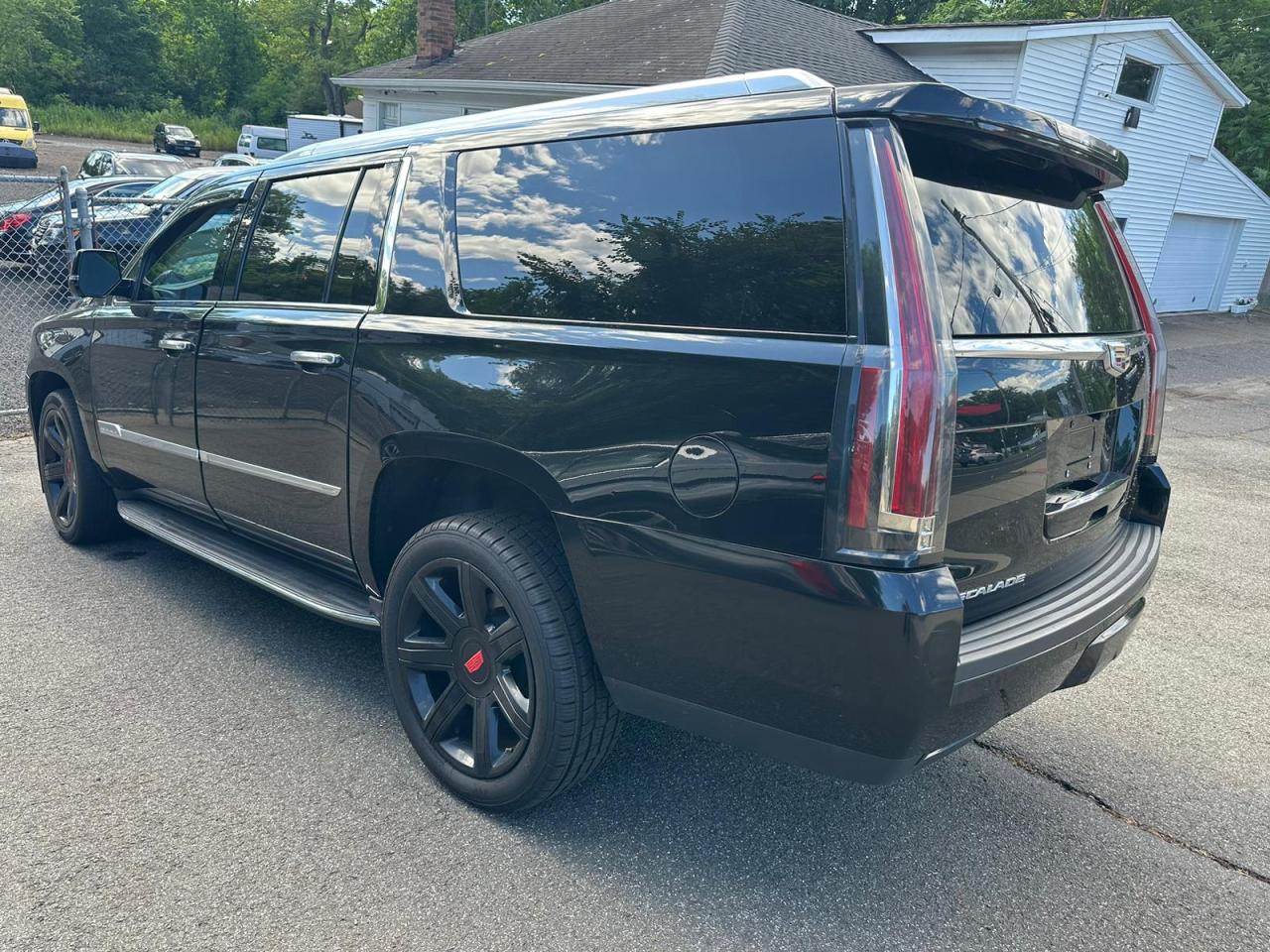 2019 Cadillac Escalade Esv Luxury vin: 1GYS4HKJXKR390387