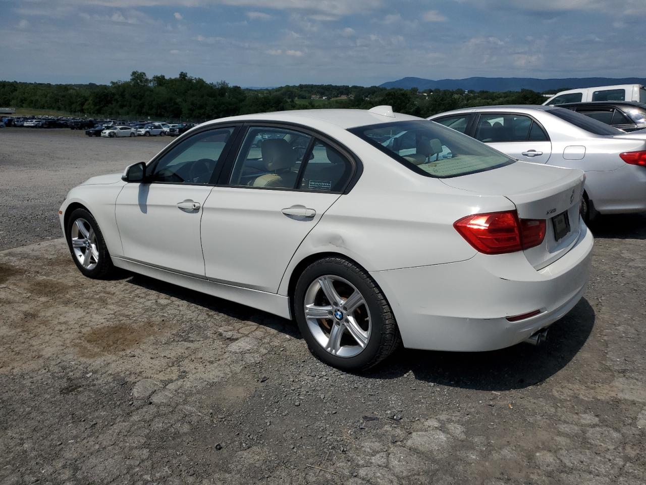 2014 BMW 328 Xi Sulev vin: WBA3B5C55EP542461